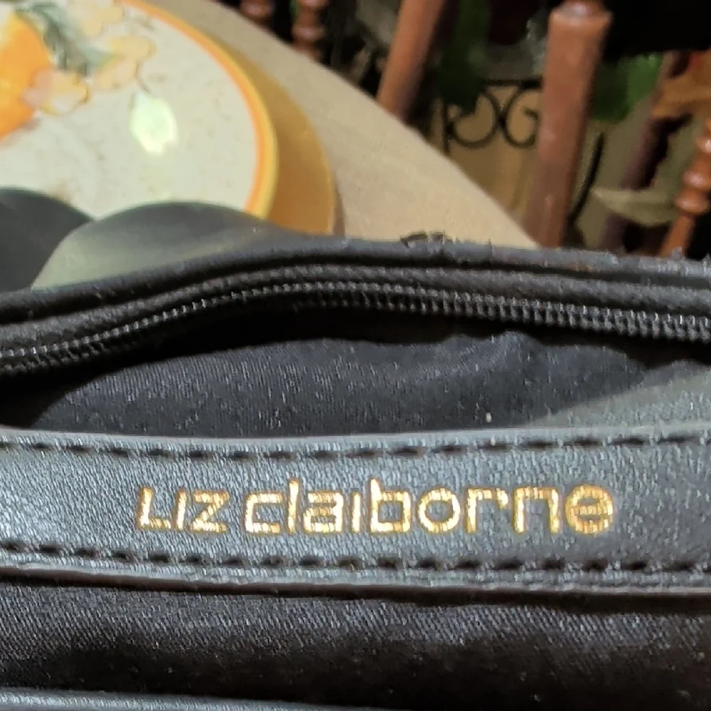 Liz Claiborne Elegant Black Ruffled Women's Bag - Picture 2 of 5